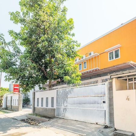 Oyo 863 Tenacity Guest House Syariah Cirebon Eksteriør billede