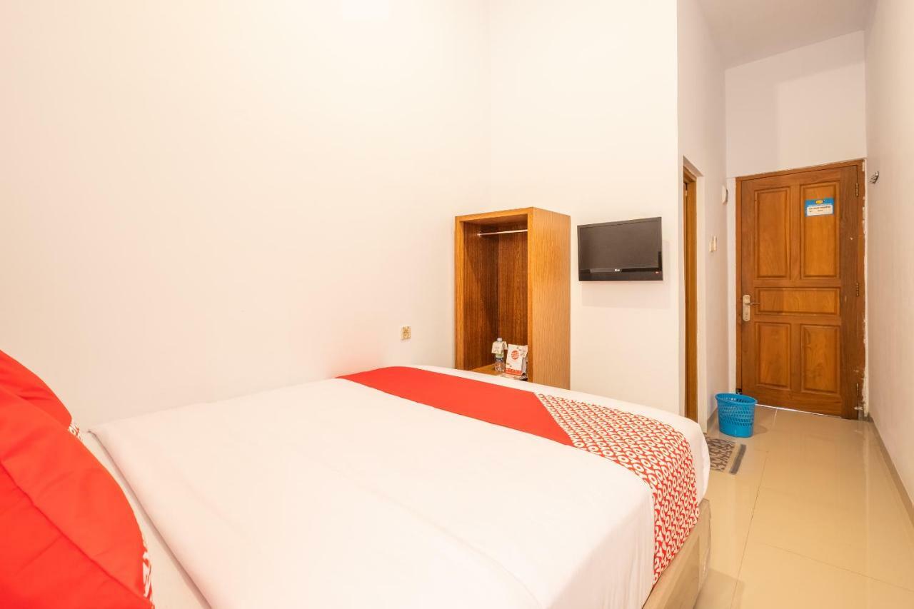 Oyo 863 Tenacity Guest House Syariah Cirebon Eksteriør billede