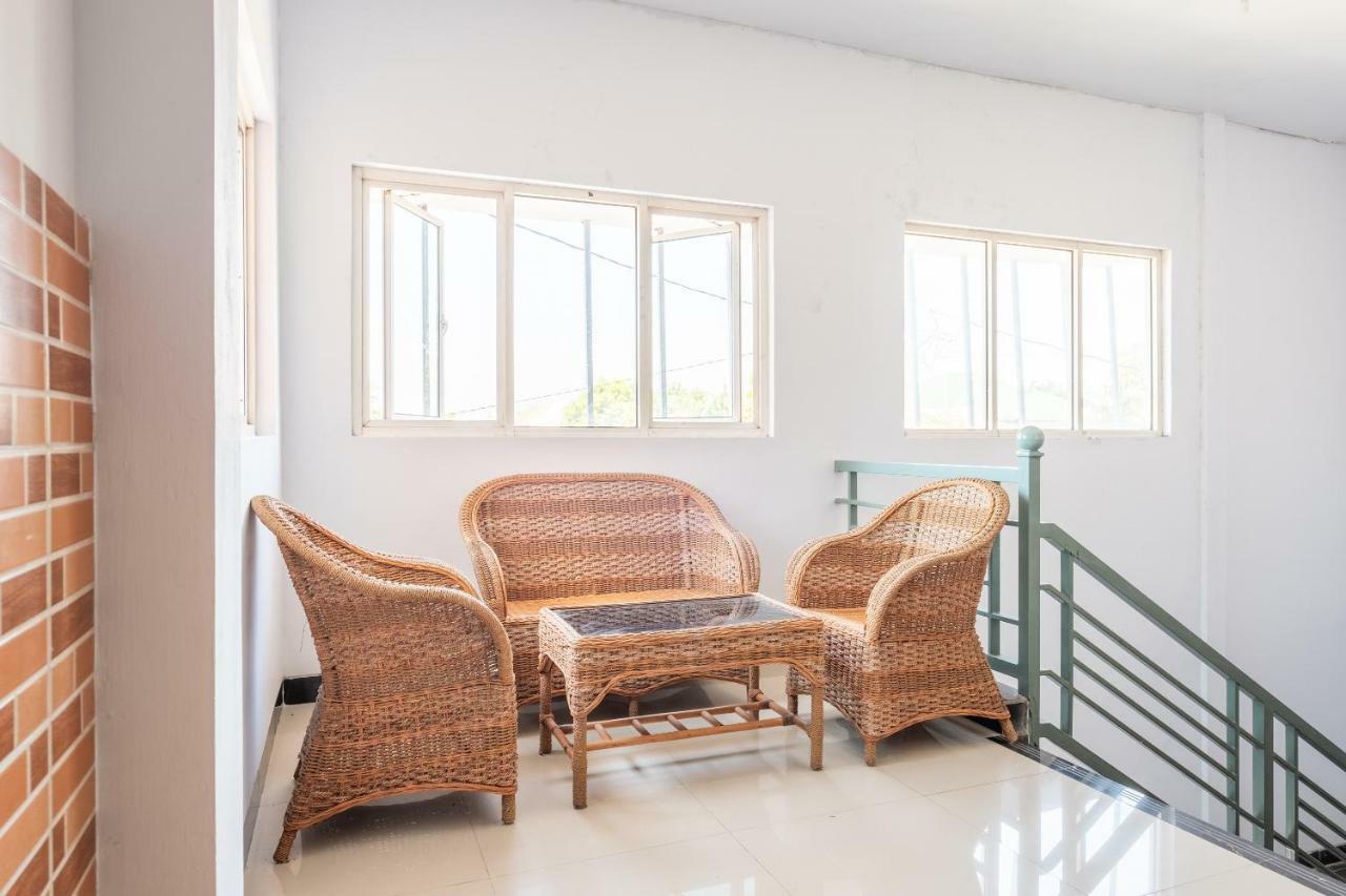 Oyo 863 Tenacity Guest House Syariah Cirebon Eksteriør billede