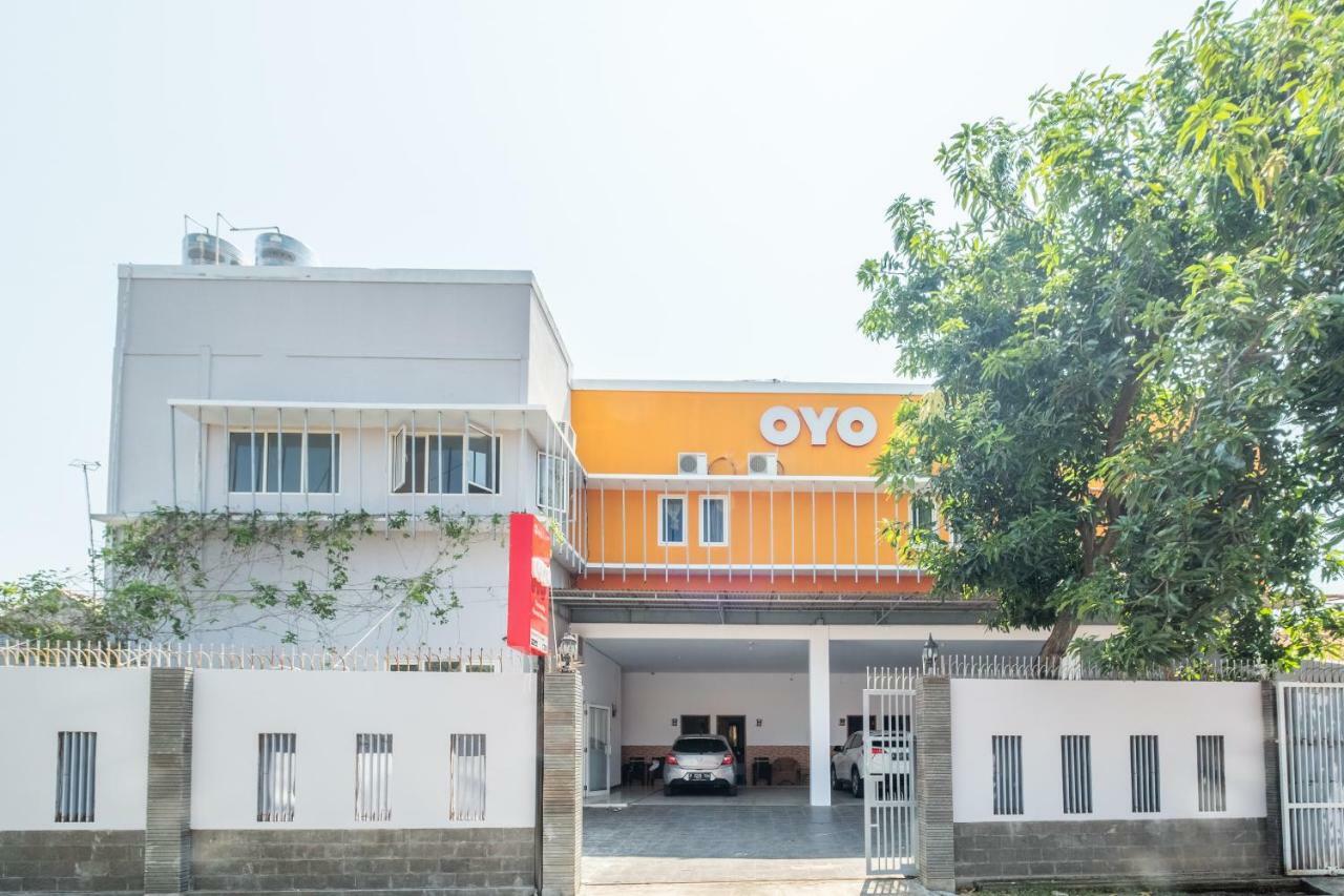 Oyo 863 Tenacity Guest House Syariah Cirebon Eksteriør billede