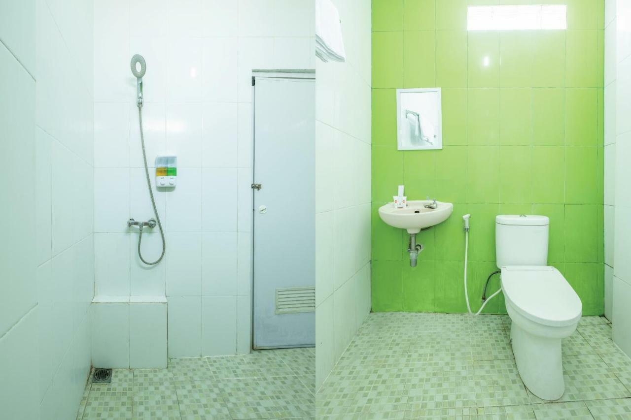 Oyo 863 Tenacity Guest House Syariah Cirebon Eksteriør billede