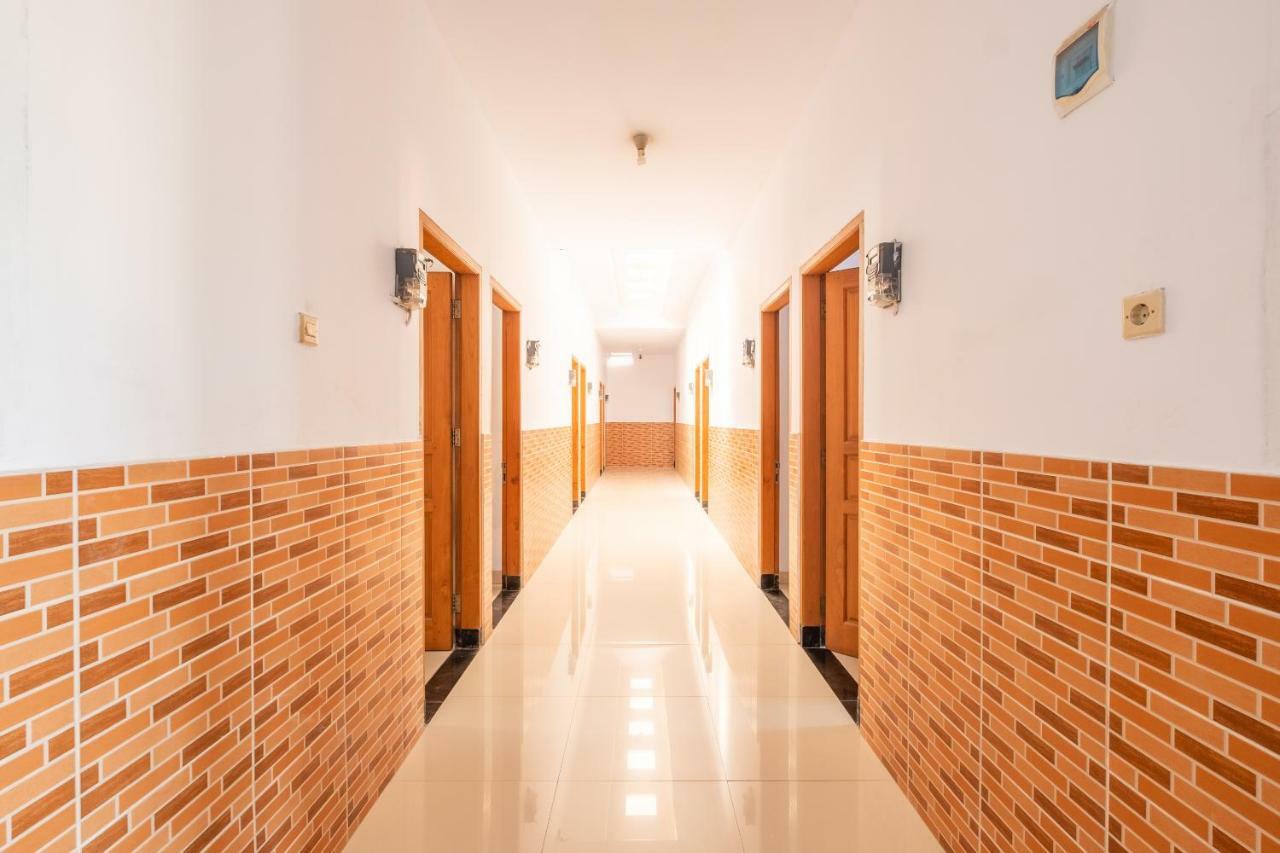 Oyo 863 Tenacity Guest House Syariah Cirebon Eksteriør billede