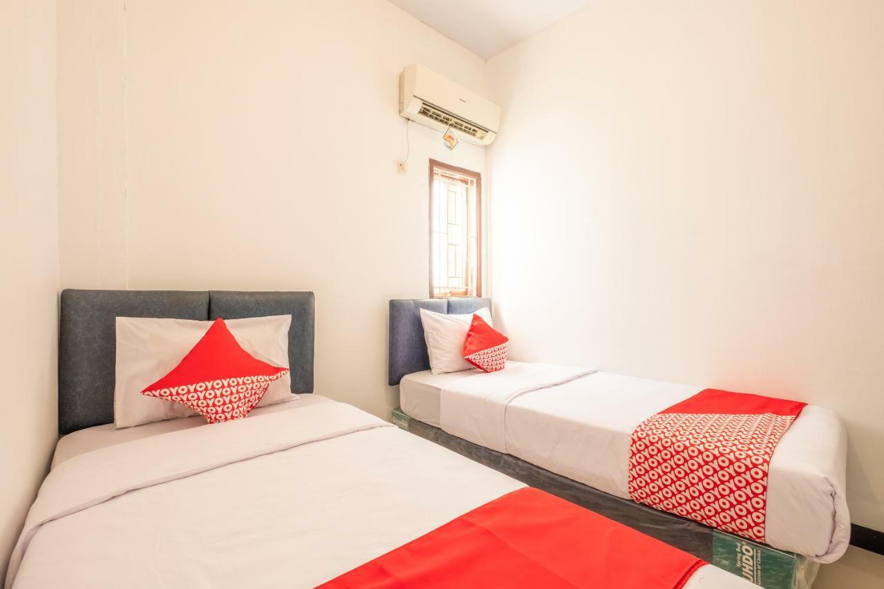 Oyo 863 Tenacity Guest House Syariah Cirebon Eksteriør billede